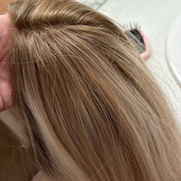 Sold! Elegant Blonde Chelsey Smith Crown Wig - Picture 2 of 5